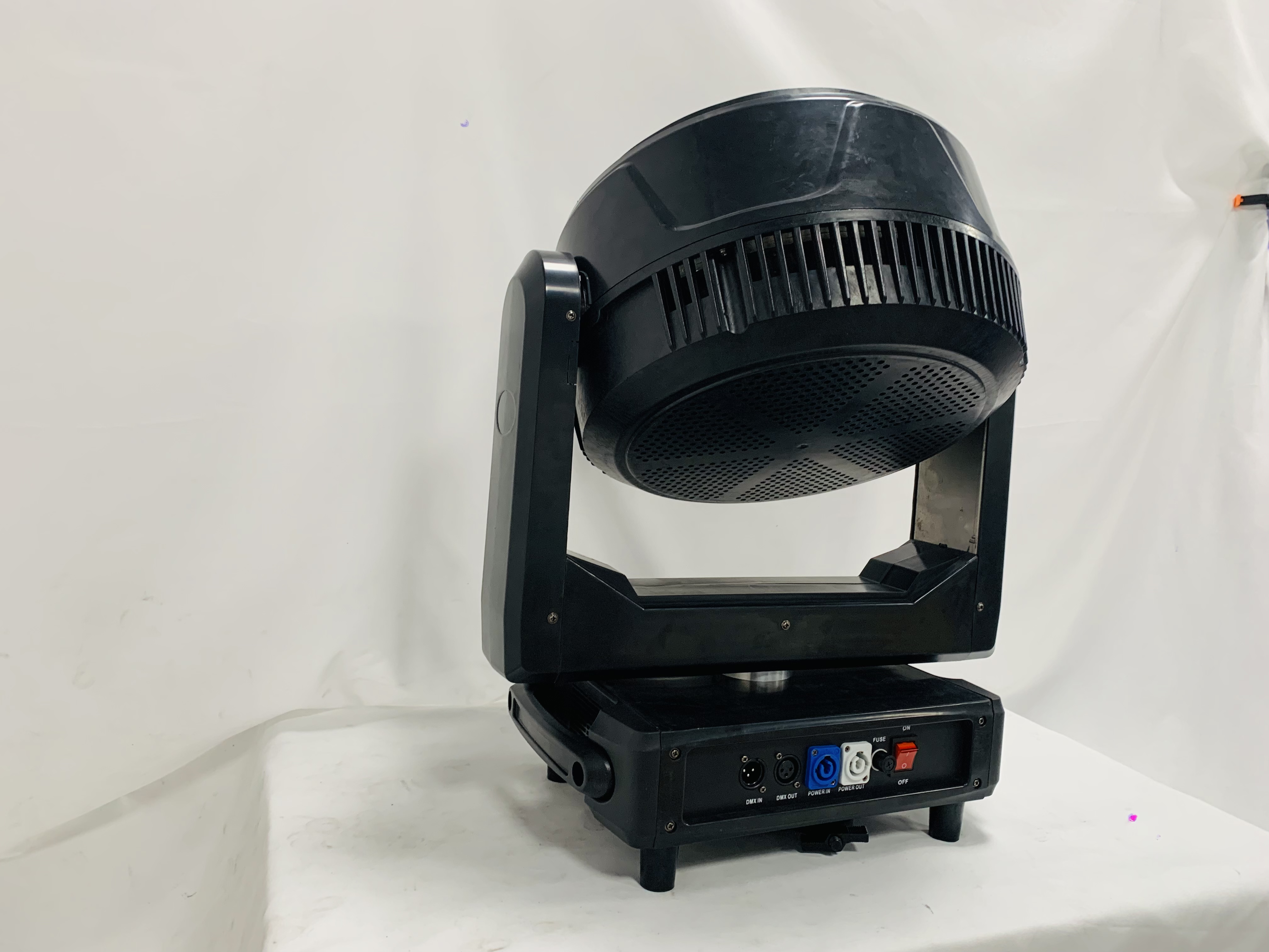 Cheap high power 37*40W bee eye moving head light Focusing dyeing light with aperture LED full-color RGBW stage lights