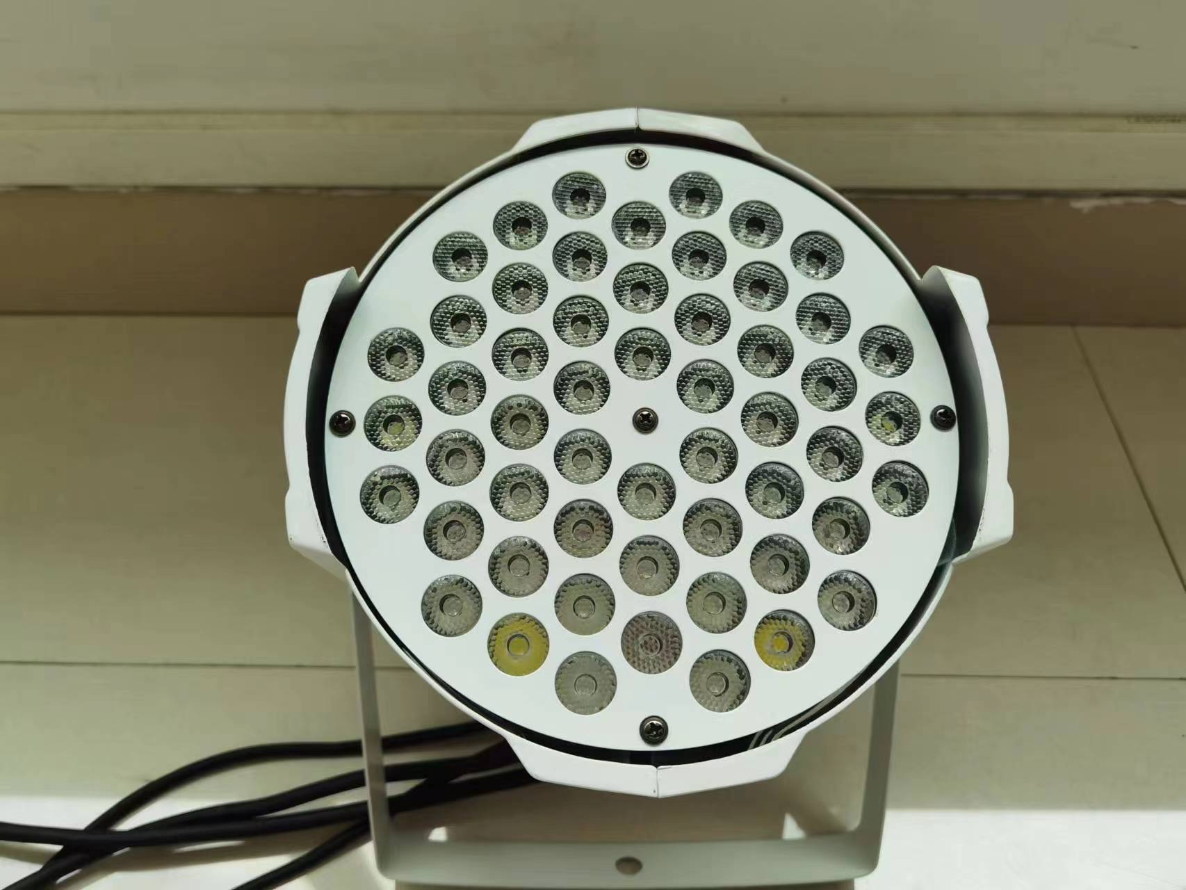 Direct selling of popular white housing led 54 * 3W RGBW dyeing handkerchief lamp led par light